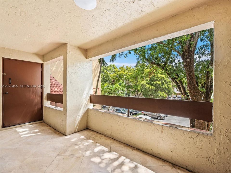 For Sale: $285,000 (2 beds, 2 baths, 965 Square Feet)