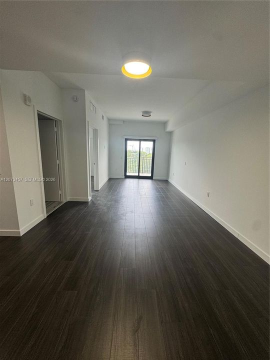 For Rent: $2,050 (1 beds, 1 baths, 599 Square Feet)