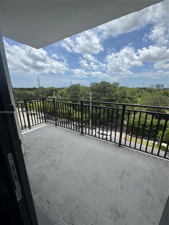 For Rent: $2,050 (1 beds, 1 baths, 599 Square Feet)