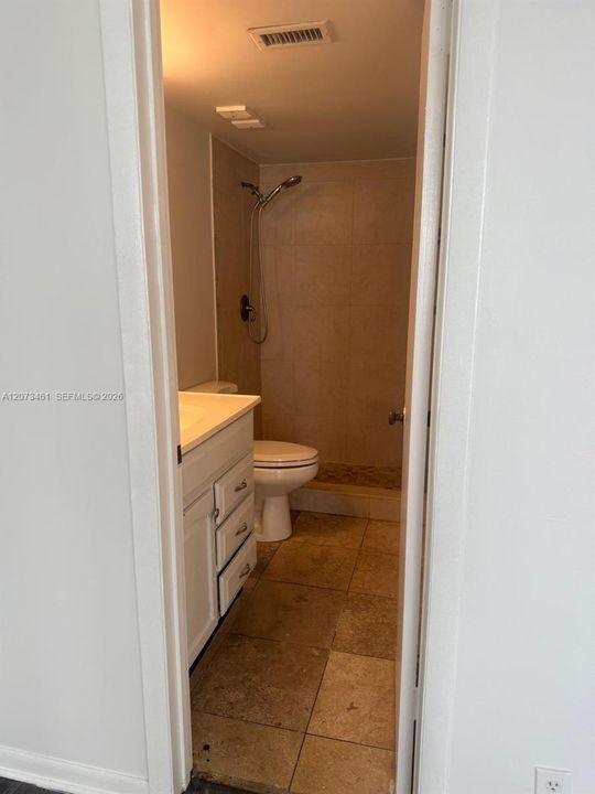 В аренду: $1,900 (2 спален, 2 ванн, 920 Квадратных фут)
