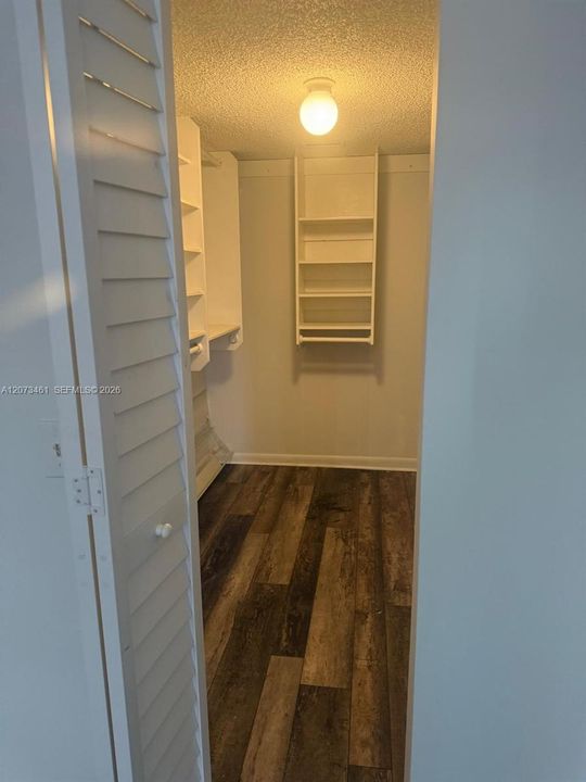 В аренду: $1,900 (2 спален, 2 ванн, 920 Квадратных фут)