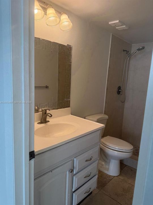В аренду: $1,900 (2 спален, 2 ванн, 920 Квадратных фут)