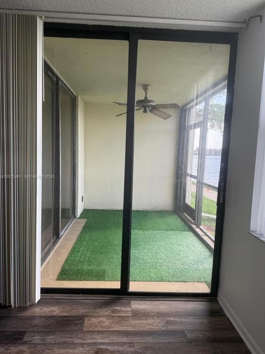 В аренду: $1,900 (2 спален, 2 ванн, 920 Квадратных фут)