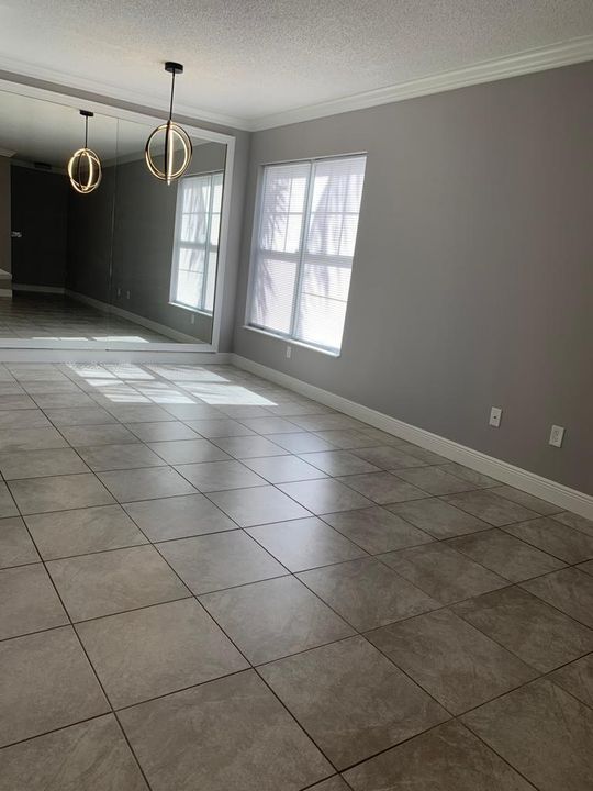 6020 W Sample Rd # 105 Coral Springs din