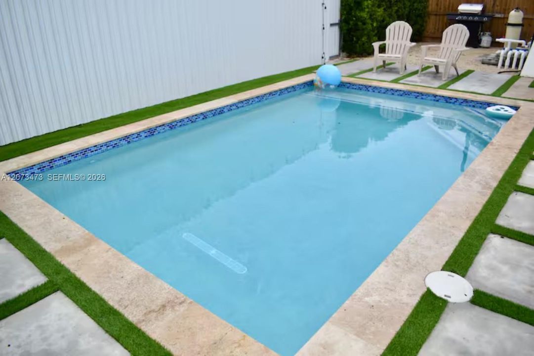 For Sale: $749,999 (3 beds, 2 baths, 1170 Square Feet)