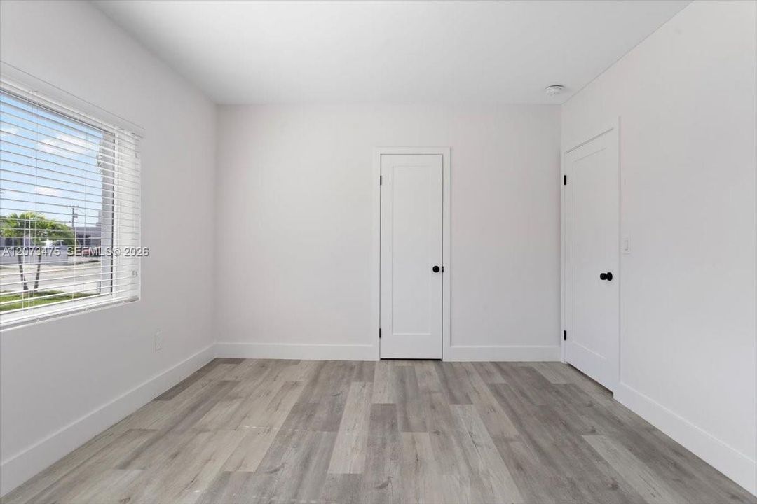 For Rent: $3,700 (3 beds, 1 baths, 1090 Square Feet)