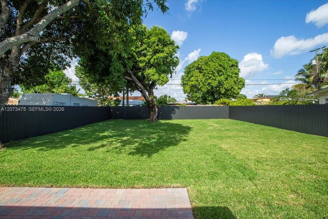 For Rent: $3,700 (3 beds, 1 baths, 1090 Square Feet)