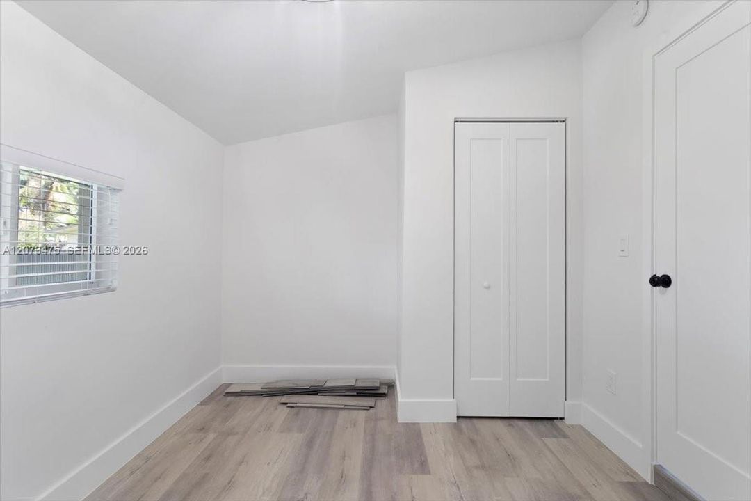 For Rent: $3,700 (3 beds, 1 baths, 1090 Square Feet)