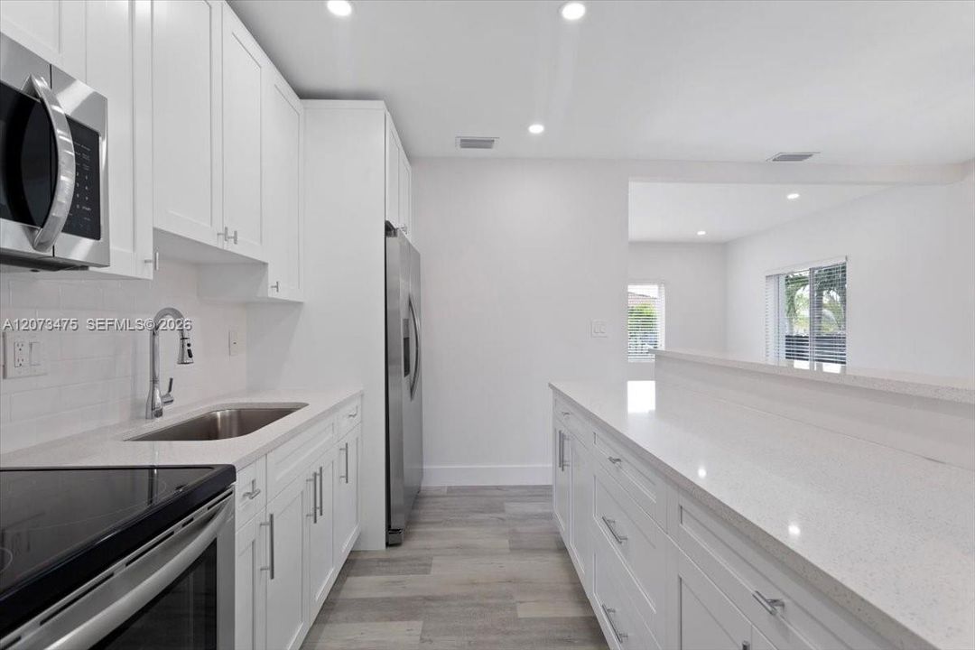 For Rent: $3,700 (3 beds, 1 baths, 1090 Square Feet)