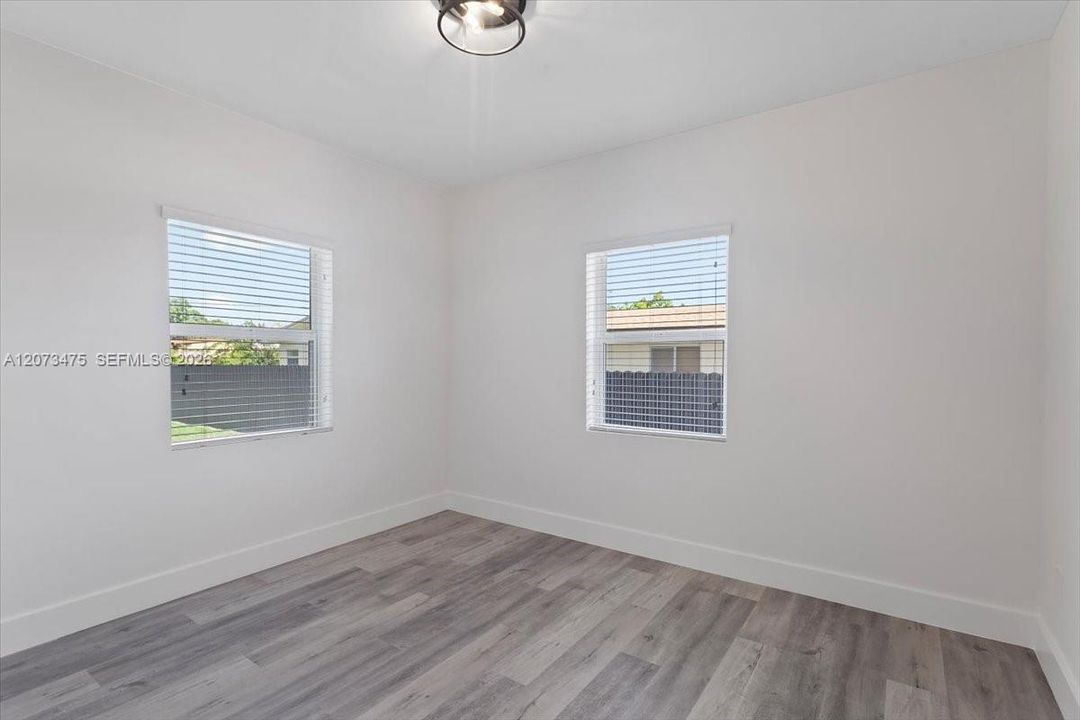 For Rent: $3,700 (3 beds, 1 baths, 1090 Square Feet)