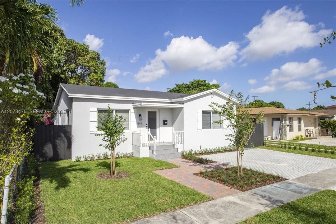 For Rent: $3,700 (3 beds, 1 baths, 1090 Square Feet)