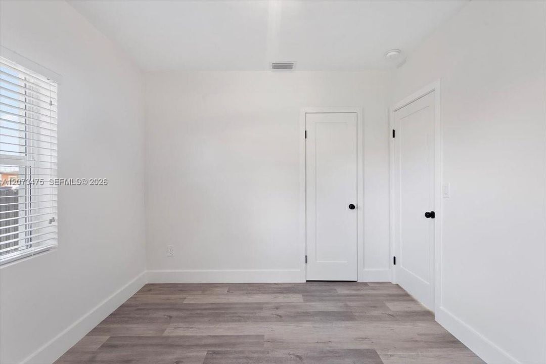 For Rent: $3,700 (3 beds, 1 baths, 1090 Square Feet)