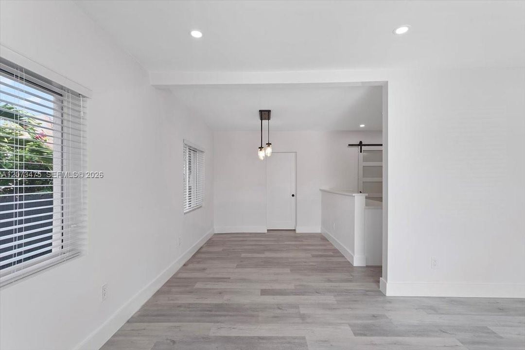 For Rent: $3,700 (3 beds, 1 baths, 1090 Square Feet)