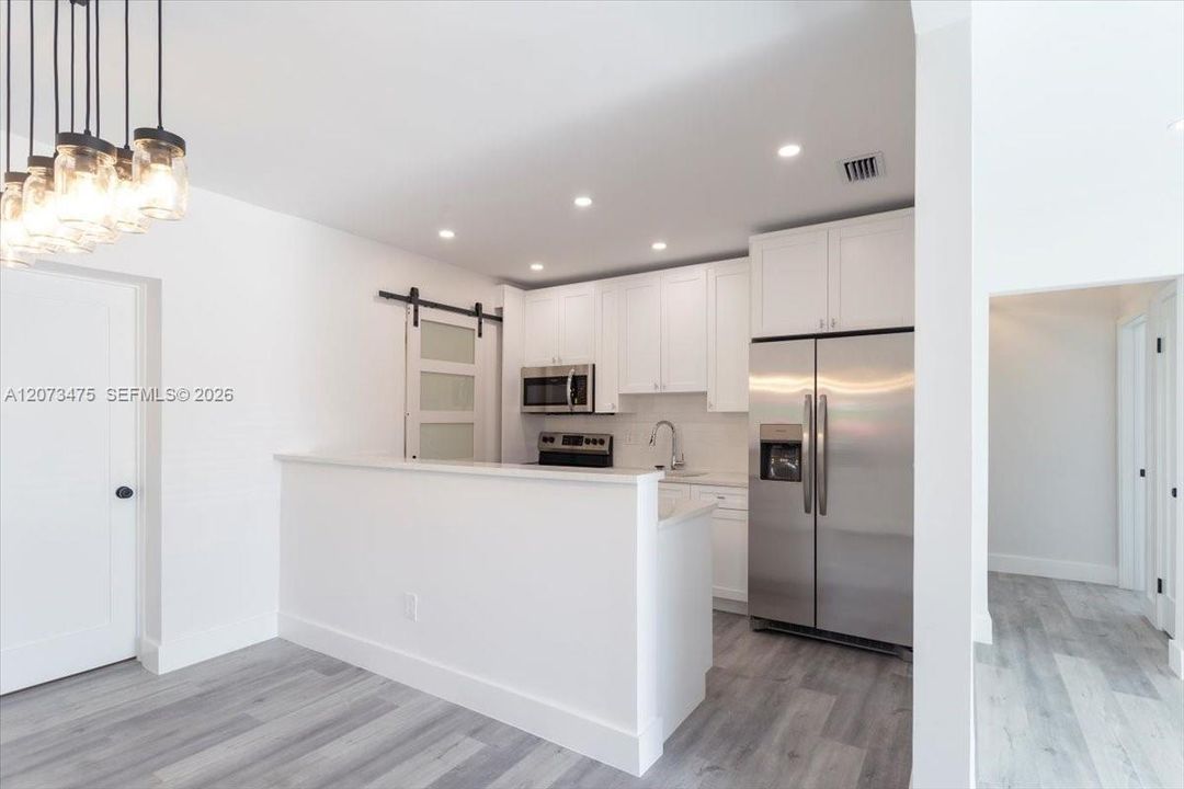 For Rent: $3,700 (3 beds, 1 baths, 1090 Square Feet)