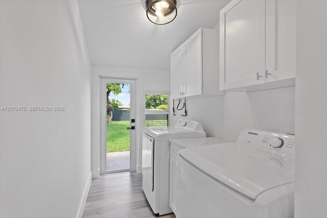 For Rent: $3,700 (3 beds, 1 baths, 1090 Square Feet)