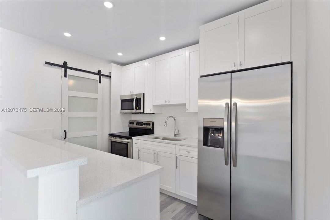 For Rent: $3,700 (3 beds, 1 baths, 1090 Square Feet)