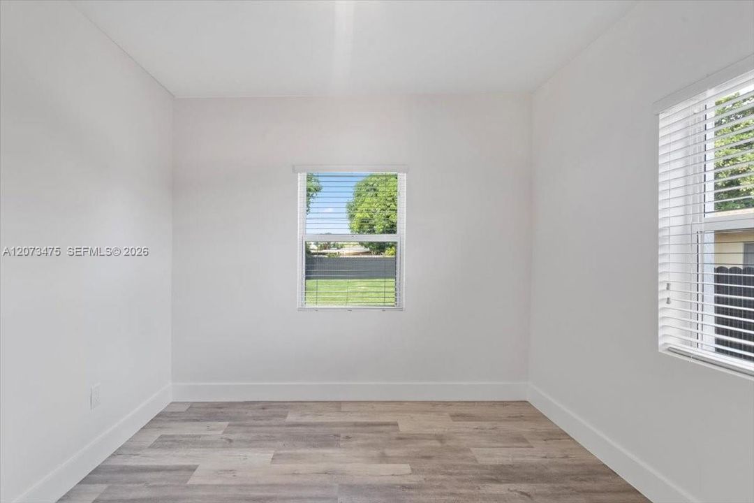 For Rent: $3,700 (3 beds, 1 baths, 1090 Square Feet)