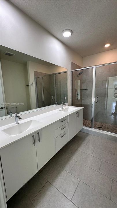 For Rent: $3,300 (3 beds, 2 baths, 1124 Square Feet)
