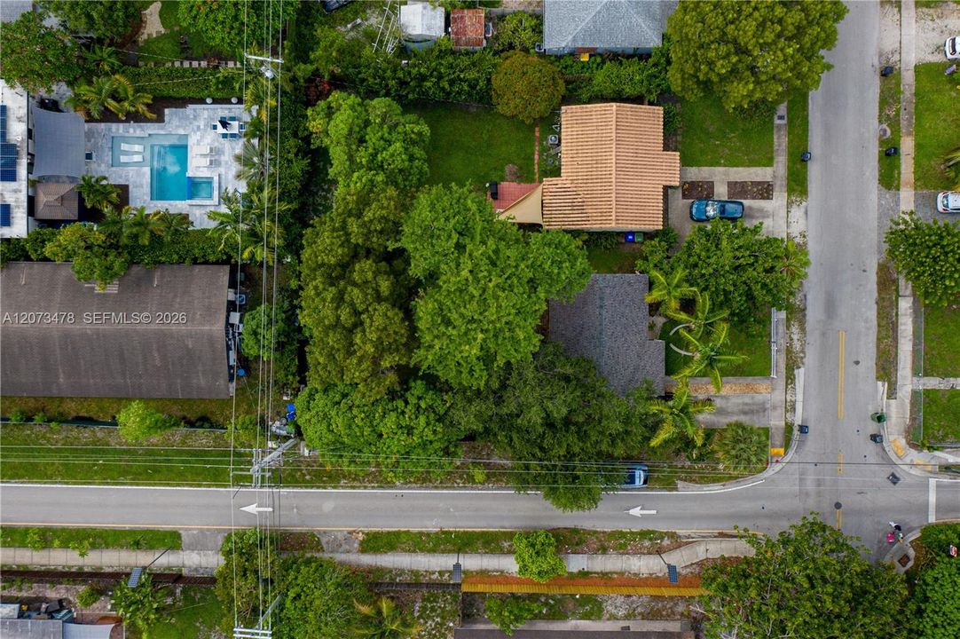 На продажу: $437,500 (2 спален, 1 ванн, 870 Квадратных фут)