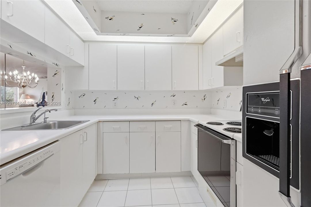 На продажу: $180,000 (1 спален, 1 ванн, 1056 Квадратных фут)