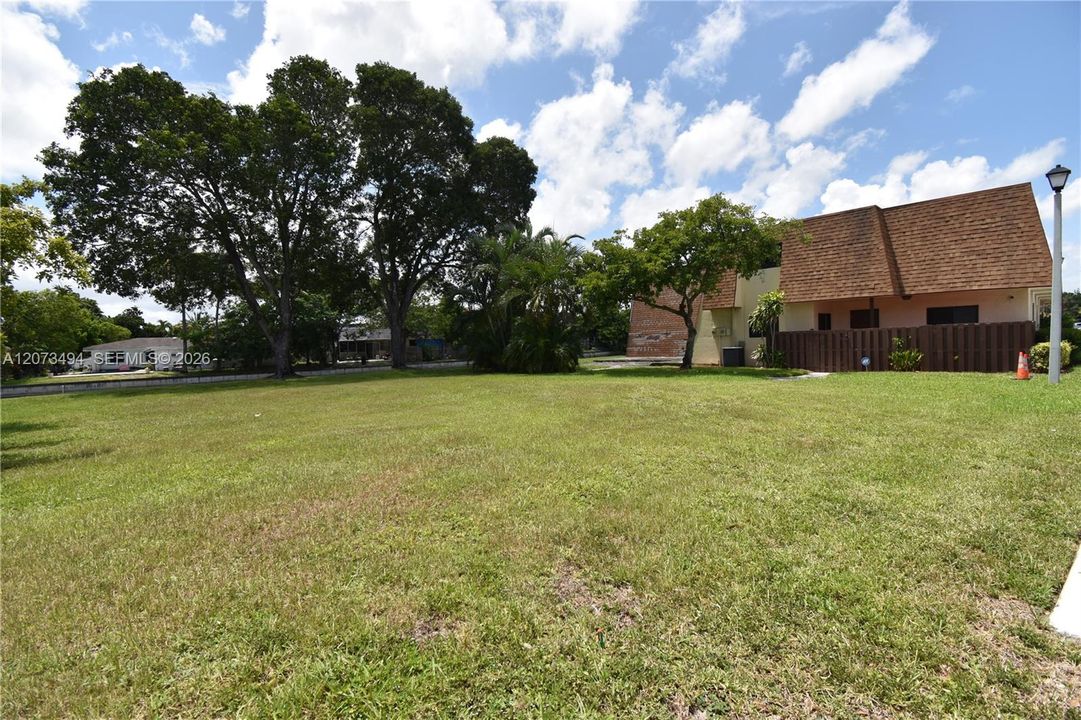 最近售出: $25,900 (0.09 acres)