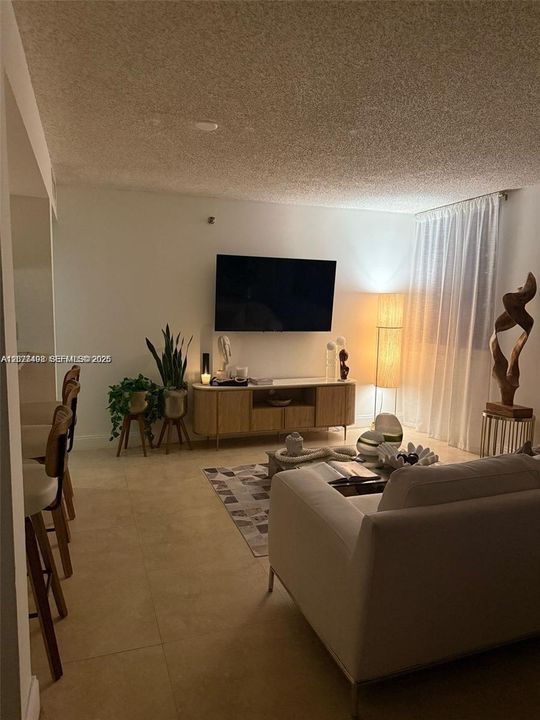 На продажу: $259,990 (2 спален, 2 ванн, 914 Квадратных фут)