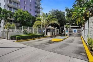 На продажу: $259,990 (2 спален, 2 ванн, 914 Квадратных фут)