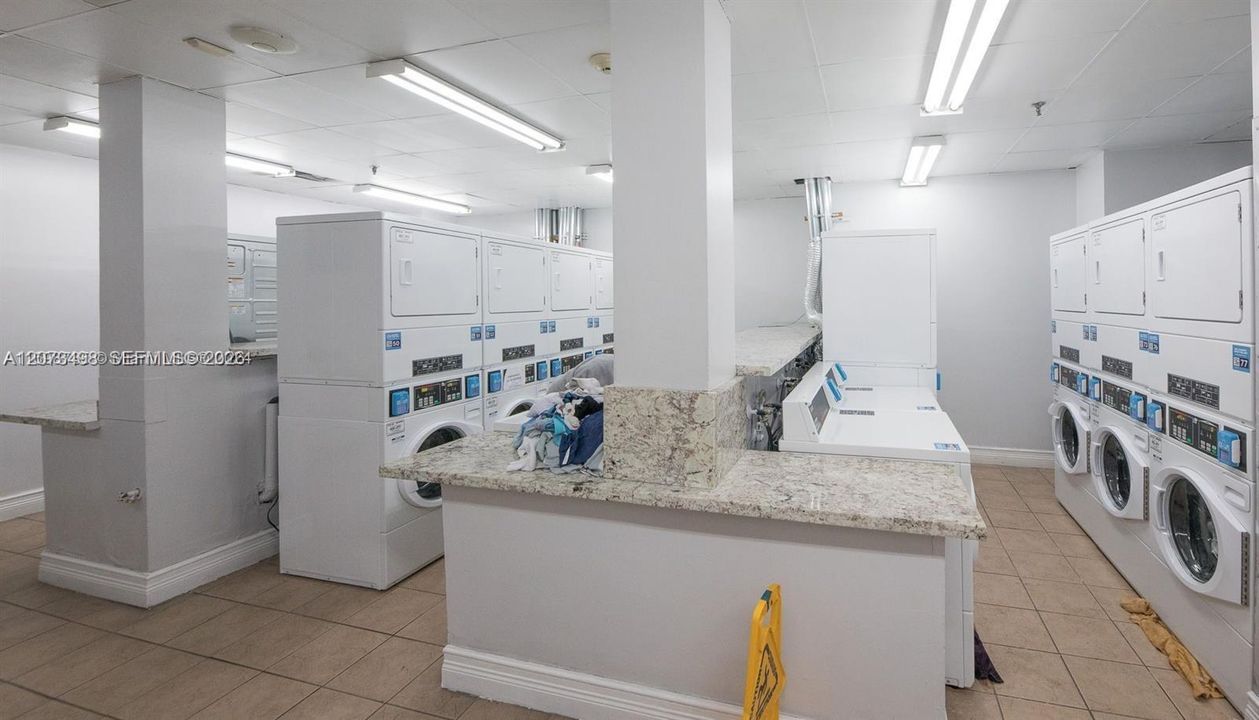 На продажу: $259,990 (2 спален, 2 ванн, 914 Квадратных фут)