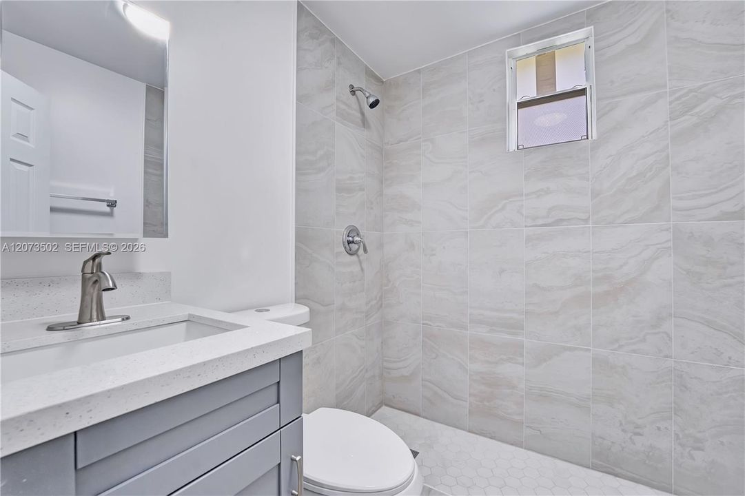 В аренду: $2,350 (2 спален, 1 ванн, 750 Квадратных фут)