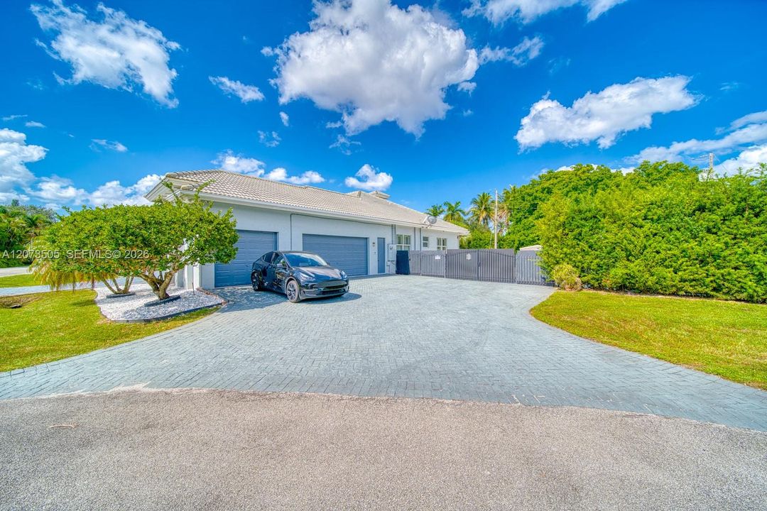 For Sale: $2,899,900 (5 beds, 4 baths, 4362 Square Feet)