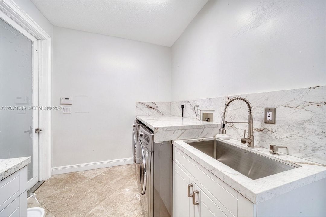 For Sale: $2,899,900 (5 beds, 4 baths, 4362 Square Feet)
