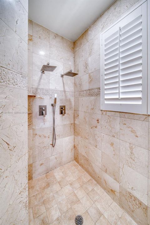 For Sale: $2,899,900 (5 beds, 4 baths, 4362 Square Feet)