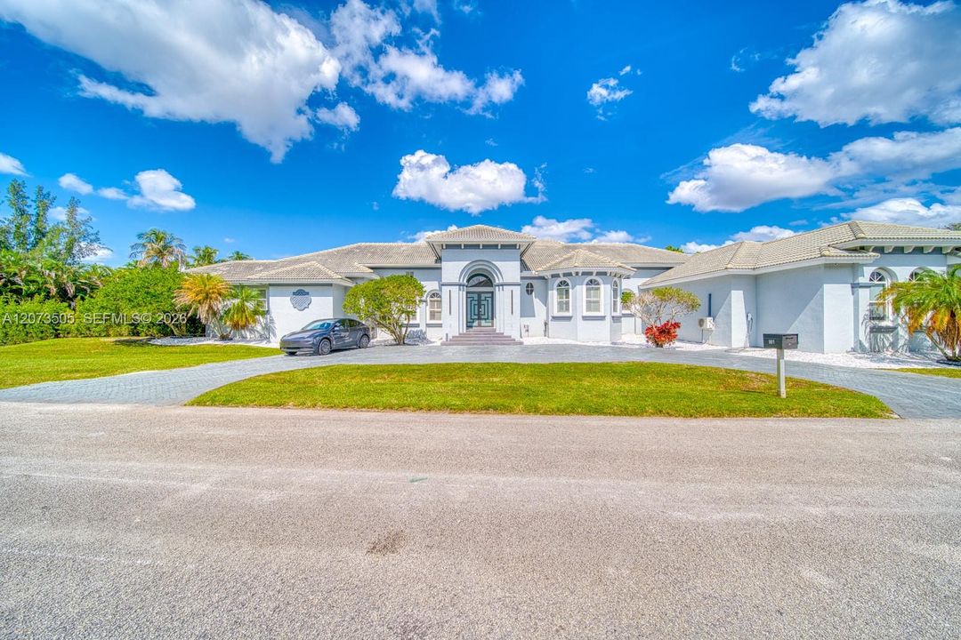 For Sale: $2,899,900 (5 beds, 4 baths, 4362 Square Feet)