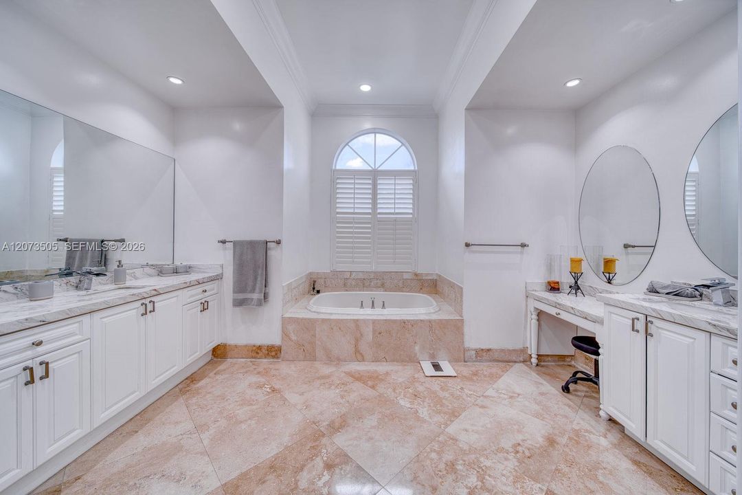 For Sale: $2,899,900 (5 beds, 4 baths, 4362 Square Feet)