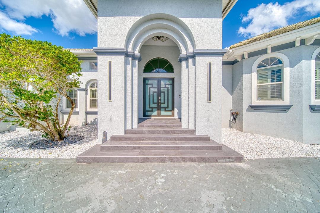 For Sale: $2,899,900 (5 beds, 4 baths, 4362 Square Feet)