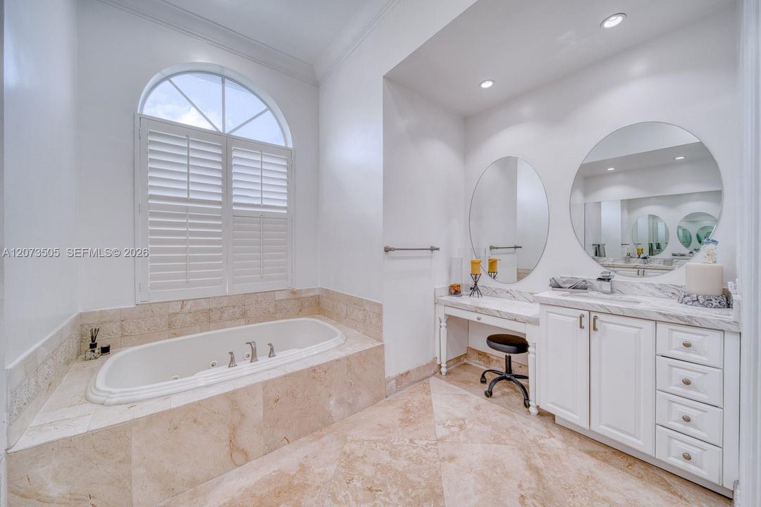 For Sale: $2,899,900 (5 beds, 4 baths, 4362 Square Feet)