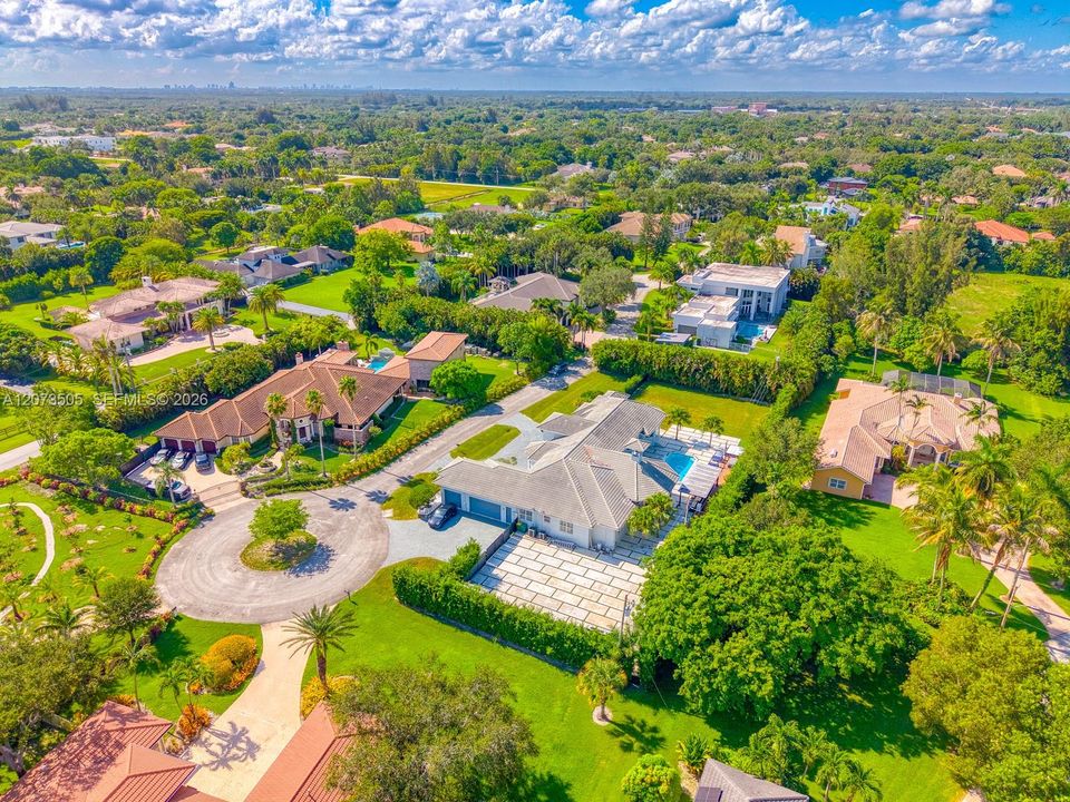 For Sale: $2,899,900 (5 beds, 4 baths, 4362 Square Feet)