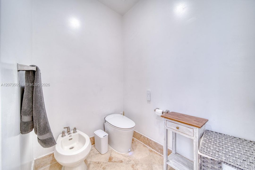 For Sale: $2,899,900 (5 beds, 4 baths, 4362 Square Feet)