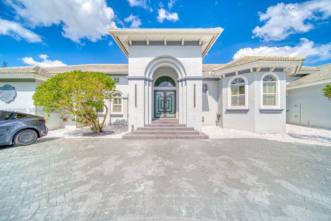 For Sale: $2,899,900 (5 beds, 4 baths, 4362 Square Feet)