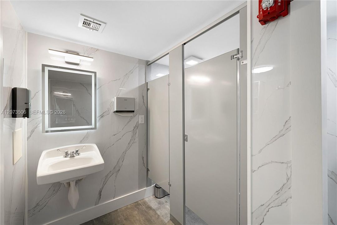 En Venta: $389,500 (1 camas, 2 baños, 1300 Pies cuadrados)
