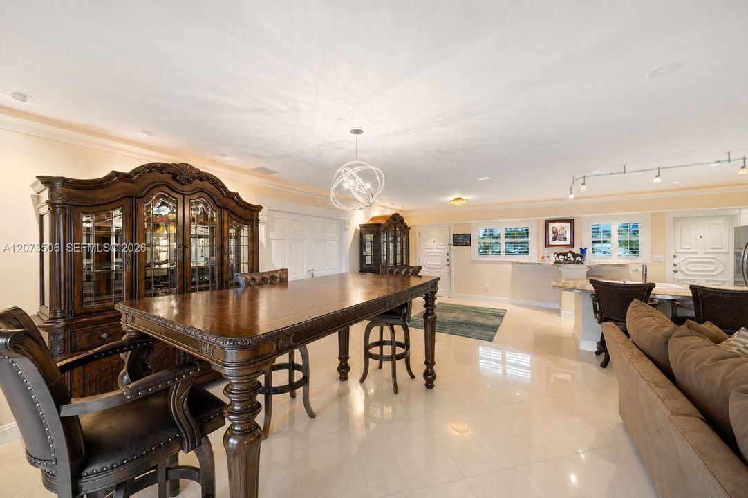 En Venta: $389,500 (1 camas, 2 baños, 1300 Pies cuadrados)