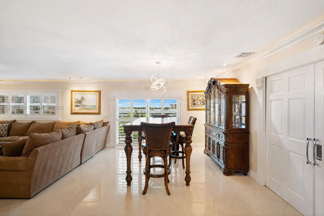 En Venta: $389,500 (1 camas, 2 baños, 1300 Pies cuadrados)