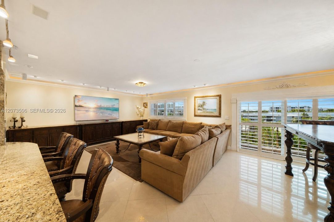 En Venta: $389,500 (1 camas, 2 baños, 1300 Pies cuadrados)