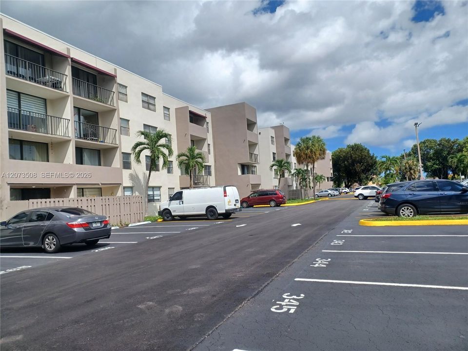 For Rent: $2,150 (2 beds, 2 baths, 827 Square Feet)