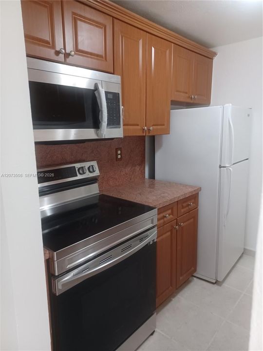 For Rent: $2,150 (2 beds, 2 baths, 827 Square Feet)