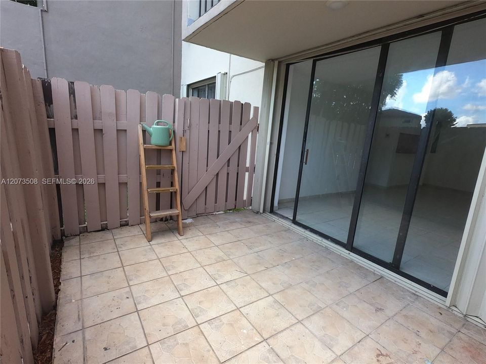For Rent: $2,150 (2 beds, 2 baths, 827 Square Feet)