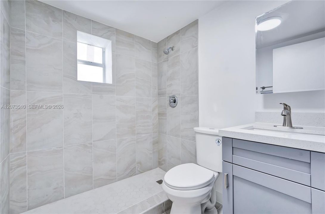 В аренду: $2,250 (2 спален, 1 ванн, 750 Квадратных фут)