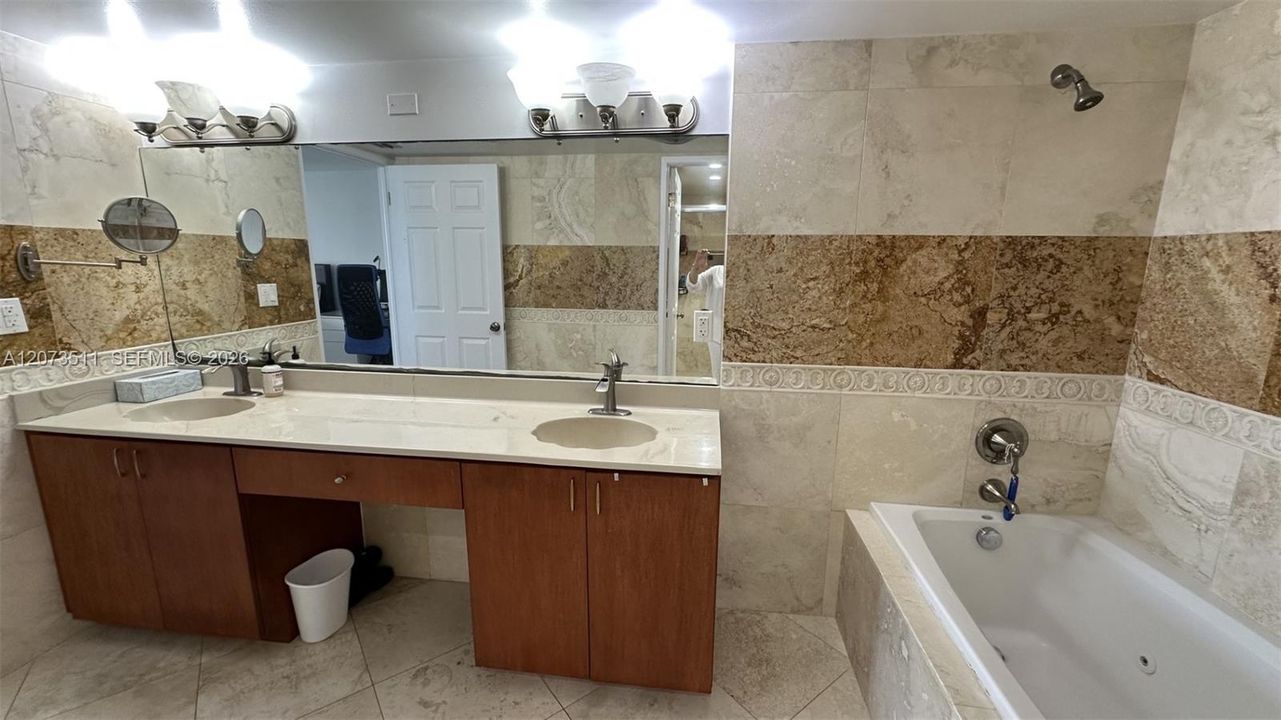 For Rent: $4,500 (3 beds, 3 baths, 2262 Square Feet)
