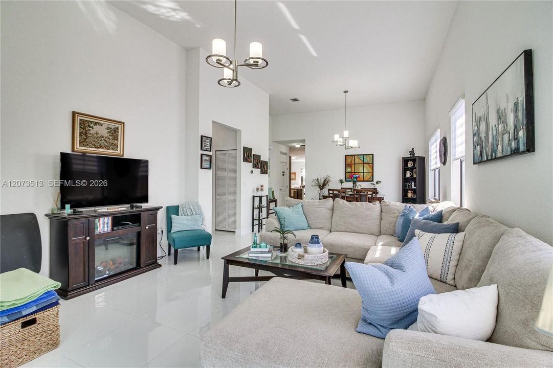 В аренду: $4,200 (3 спален, 2 ванн, 1778 Квадратных фут)