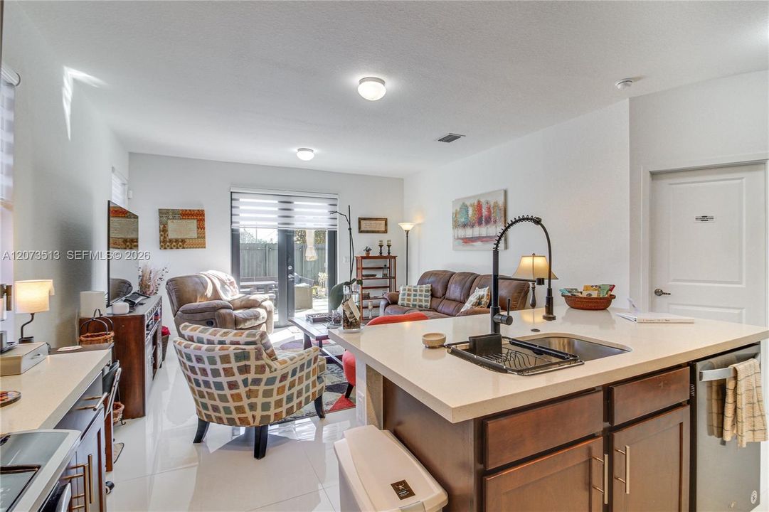 В аренду: $4,200 (3 спален, 2 ванн, 1778 Квадратных фут)